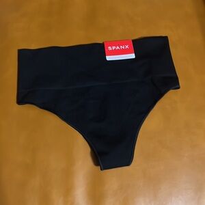 Spanx Ecocare Seamless Shaping Thongs in lavander
